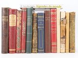 de nombreux livres alignés sur une étagère