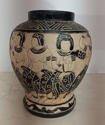 TRAVAIL MODERNE Vase en céramique à décor d'une frise de per…