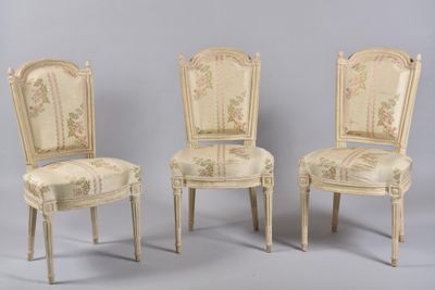 Ensemble de trois chaises cabriolets en bois relaqué blanc - Élégance intemporelle
