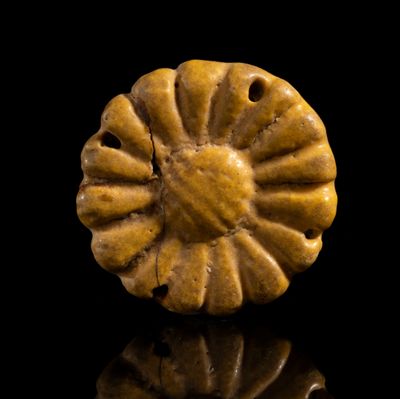 ELEMENT ORNEMENTAL Faïence à glaçure jaune