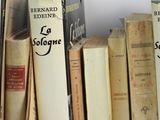 many books that are sitting on a shelf together