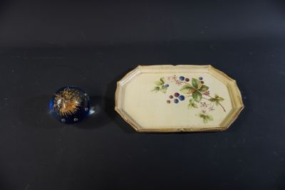 an image of a picture of a blue and white plate and a blue vase
