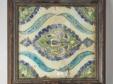 tableau représentant un motif floral bleu et vert, dans un cadre en bois