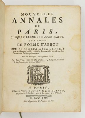 un livre ouvert avec la photo d'un homme et d'une femme