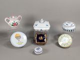 a lot of small items that are sitting on a table