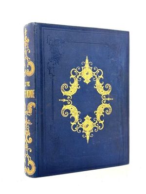 un vieux livre bleu avec un motif doré sur la couverture