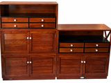 une armoire en bois avec des tiroirs et une étagère à tiroirs