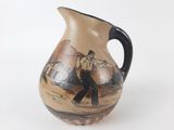 un vase marron et noir sur lequel est représenté un homme