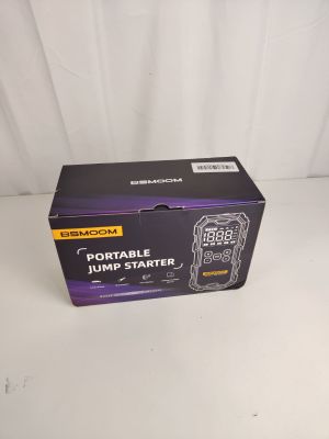 emballage d'un téléphone portable noir et violet posé sur une surface blanche