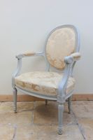 Fauteuil médaillon de style Louis XVI.