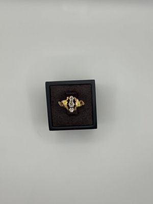 Petite bague en or jaune 750 °/°° à décor feuillagé agrémenté de 3 pet - Photo 1