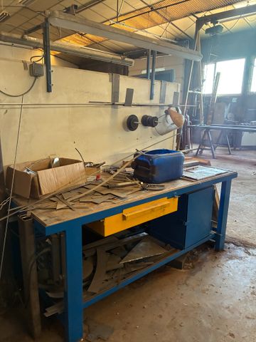 Établi double métal de fabrication artisanale garnie