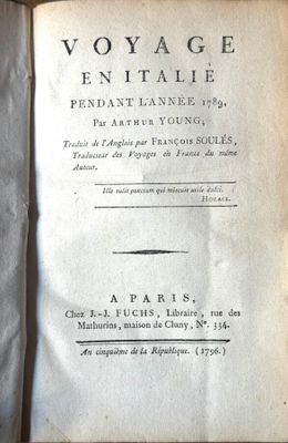 un vieux livre avec un titre en noir et blanc