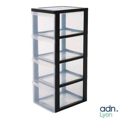une photo d'une vitrine noire et transparente