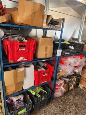 Lot de marchandises diverses – accessoires et articles de ba…