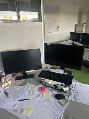 2 écrans plats BEN 1 unité centrale LENOVO