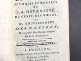 un livre ouvert sur une table, sur lequel on peut lire quelque chose