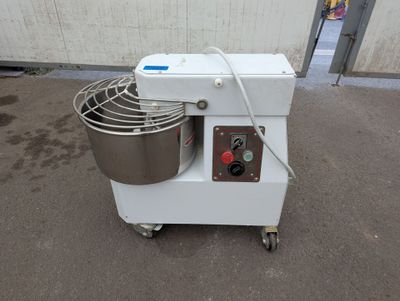 an image of a mixer with a bowl on it
