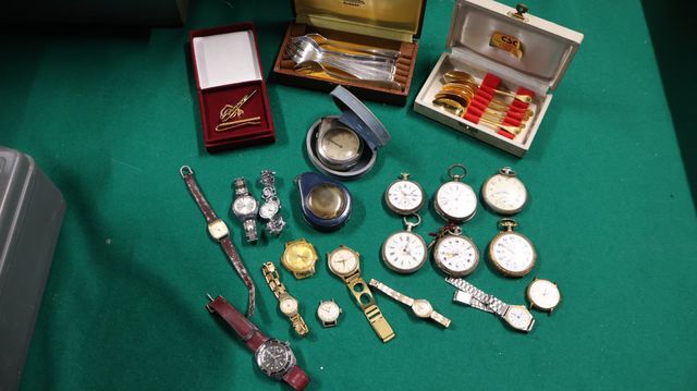 Lot de 4 montres à gousset en argent en mauvais état, 3 montre à ...