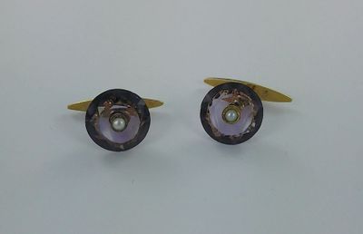 Paire de boutons de manchettes or sertis de pierres.