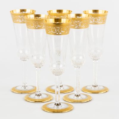 six verres à vin à bord doré