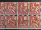 une série de timbres sur lesquels figure l'image d'une femme