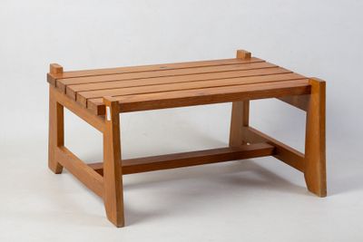 TRAVAIL FRANCAIS Table basse à deux piétements latéraux ajou…