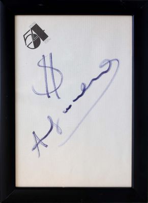 photo encadrée représentant un dessin du symbole du dollar sur une feuille de papier