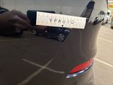 a sticker on the back of a car that says vauto