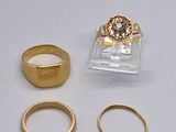 deux bagues en or et une bague en or sertie d'un diamant