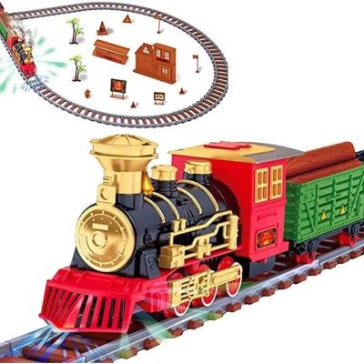 un petit train sur les rails, avec un sapin de Noël en arrière-plan