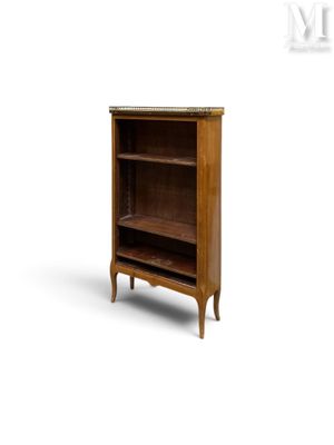 une image représentant une bibliothèque en bois avec une étagère