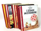 plusieurs livres pour enfants alignés sur une surface blanche