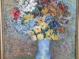 une peinture de fleurs dans un vase bleu sur une table