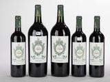 quatre bouteilles de vin sont alignées