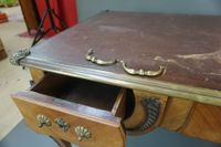 Bureau plat en placage d'acajou ouvrant par trois tiroirs en… (photo 4)