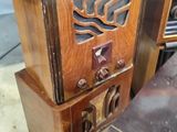 an old radio that is sitting on top of a table