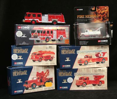 la boîte contient de nombreux types de camions de pompiers différents