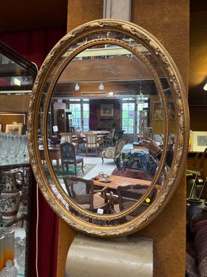 Miroir à parclose  de forme ovale  en bois et résine à décor de rincea - Photo 1