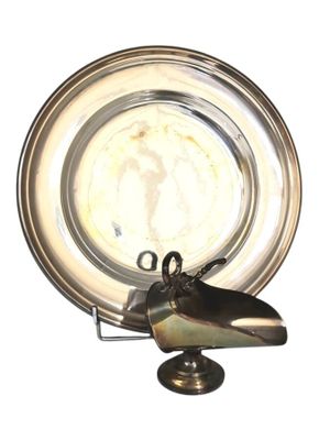 Plat et seau à charbon en métal