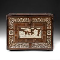 CABINET en placage d’ébène et d’acajou, plaques d’ivoire gra… (photo 3)