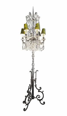 une image représentant un lustre muni de trois lampes