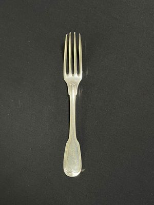 FOURCHETTE en argent 925/°°° modèle filet contour chiffré. - Photo 1