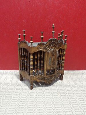 an image of a wooden candle holder with candles on top of it