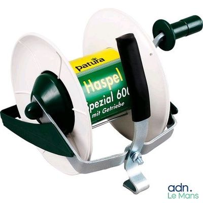 a picture of a reel with a hose attached to it