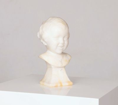 G. SARTI (XXème siècle). Buste d'enfant.