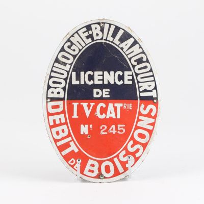 une affiche rouge et blanche sur laquelle est inscrit « licence de télévision »