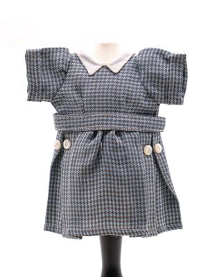 une photo d'une robe posée sur un mannequin