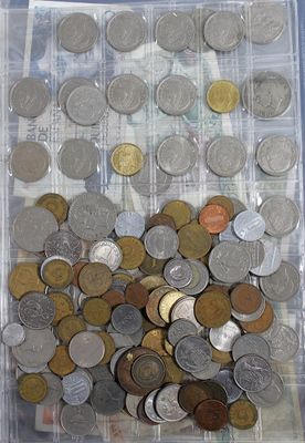 Petit ensemble de PIECES FRANCAISES & ETRANGERES avec quelqu… - Photo 1