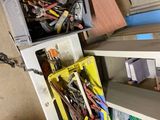 tout un tas d'outils qui prennent la poussière sur les étagères